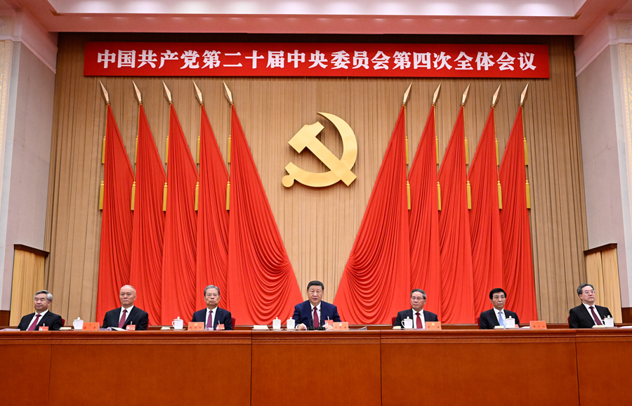   中国共产党第二十届中央委员会第四次全体会议，于2025年10月20日至23日在北京举行。这是习近平、李强、赵乐际、王沪宁、蔡奇、丁薛祥、李希等在主席台上。