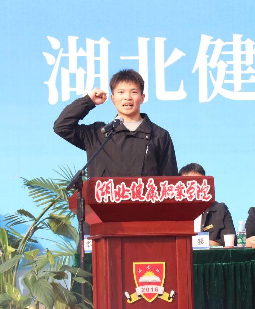 运动员代表宣誓.jpg