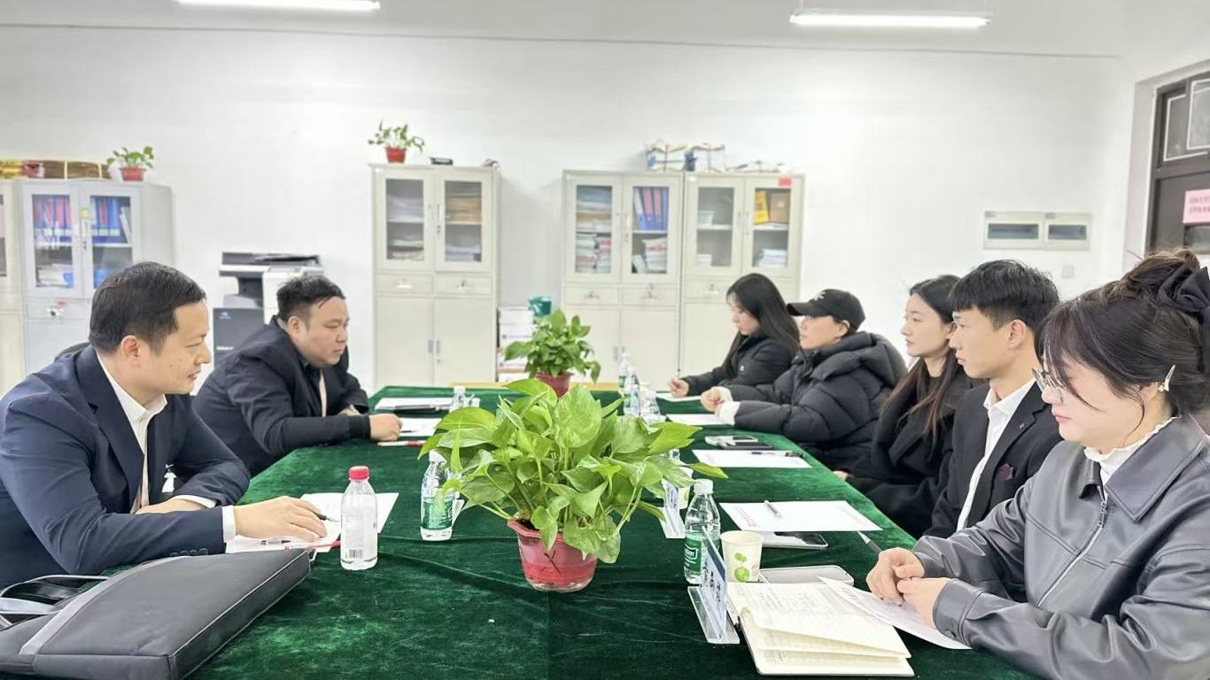 辅导员座谈会.jpg