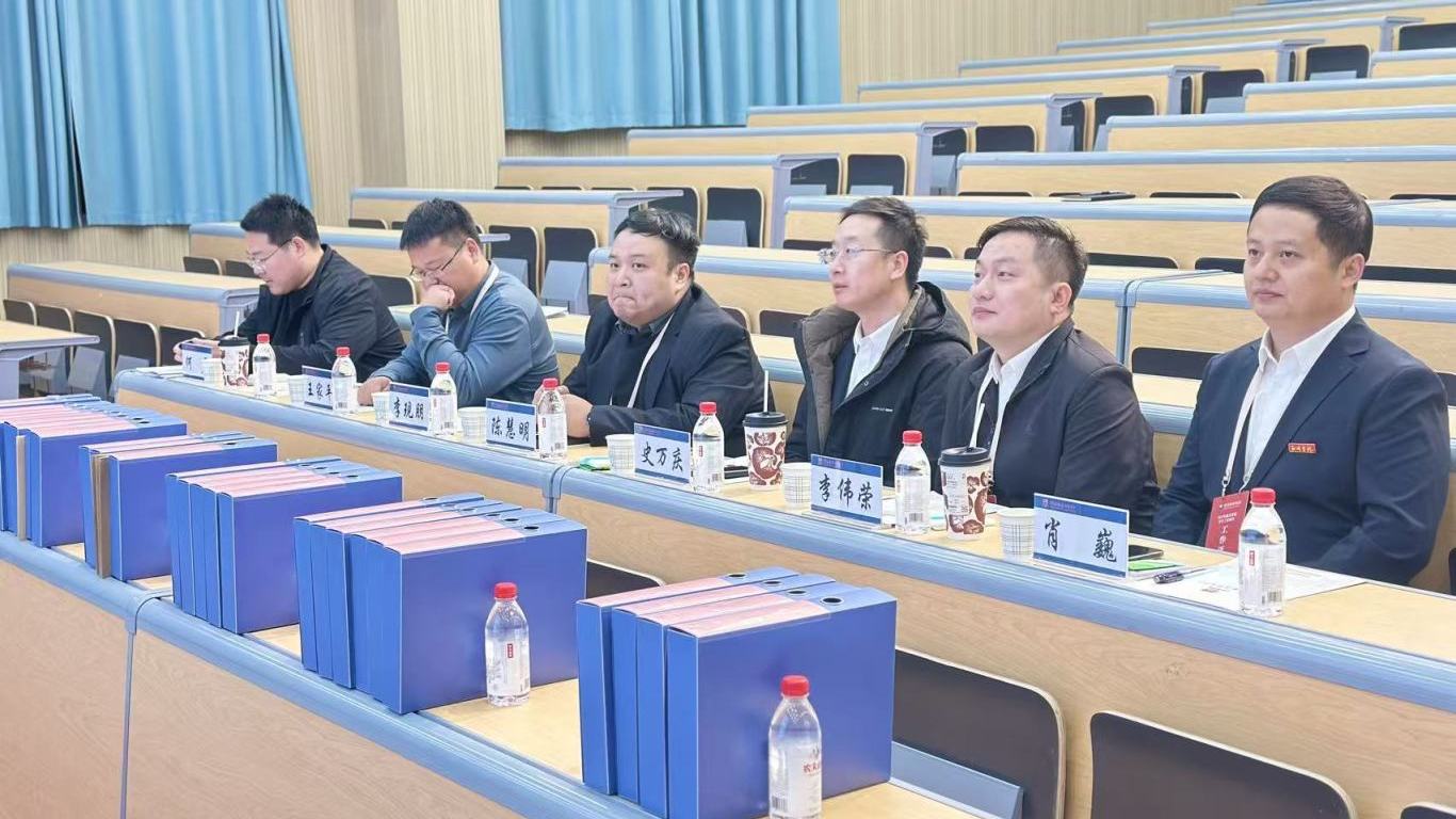 学务部查材料.jpg